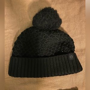 Black lululemon beanie